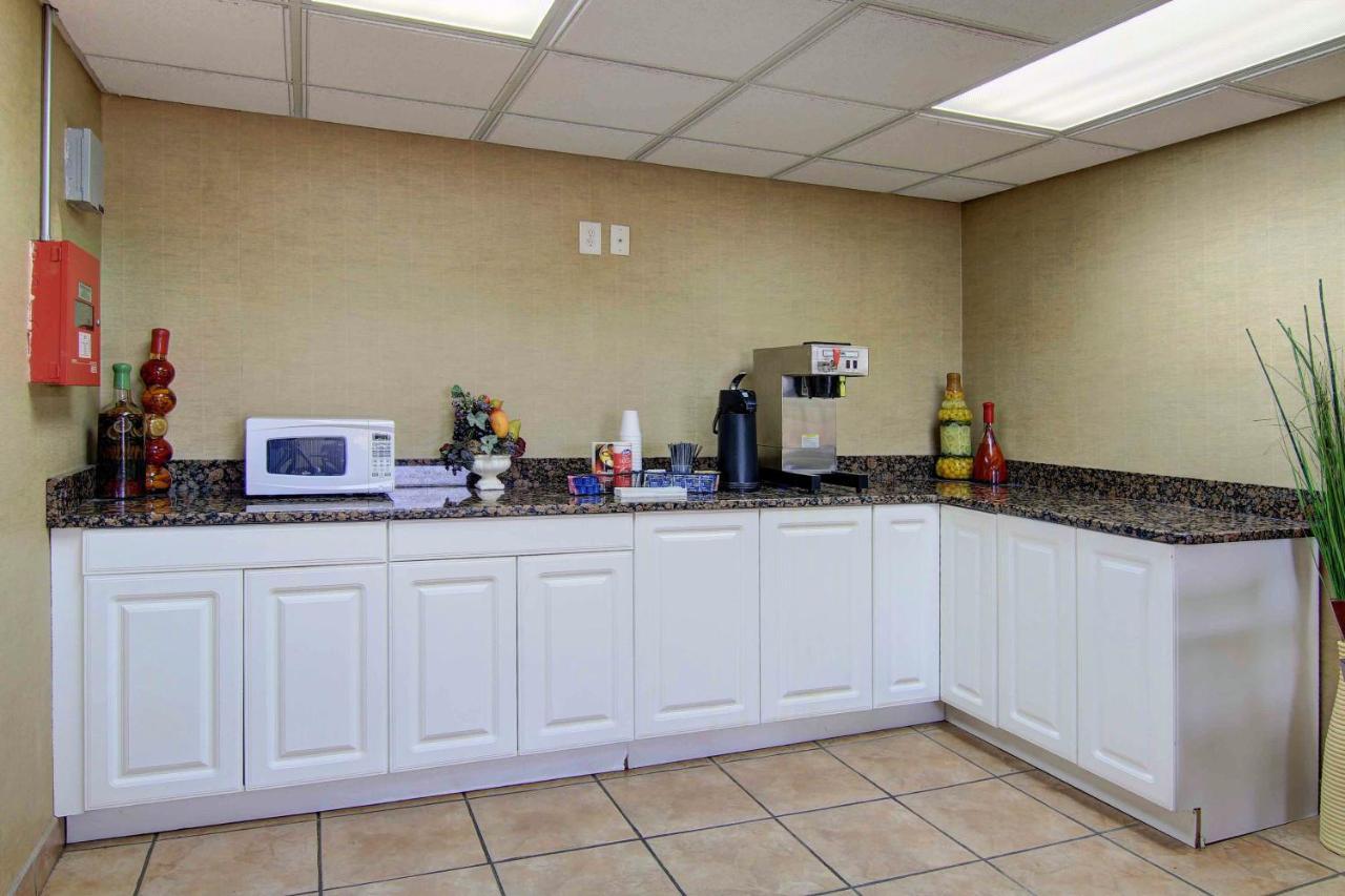 Red Roof Inn Atlanta - Six Flags Lodge West Экстерьер фото