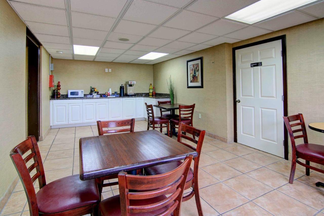 Red Roof Inn Atlanta - Six Flags Lodge West Экстерьер фото