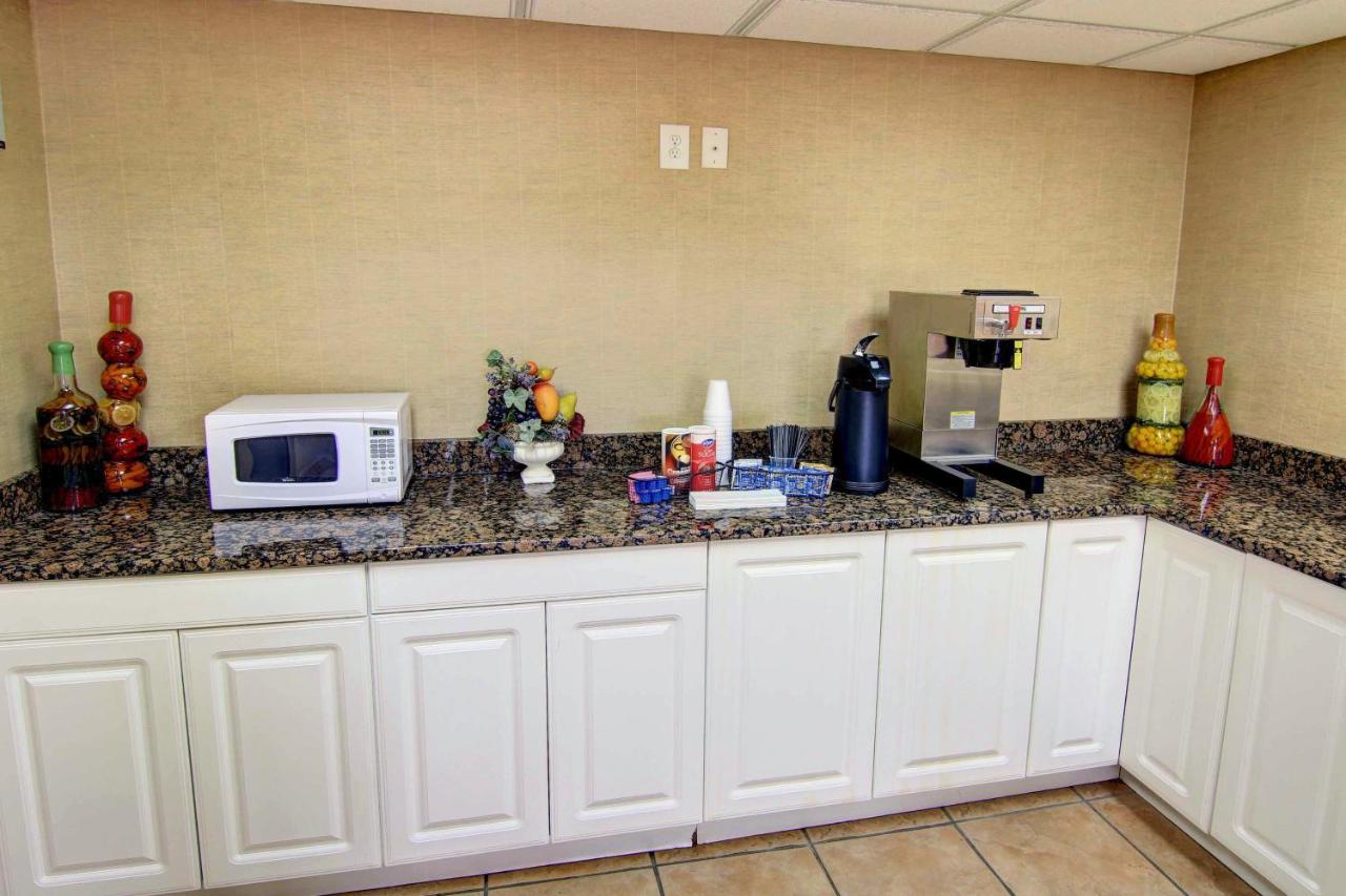 Red Roof Inn Atlanta - Six Flags Lodge West Экстерьер фото