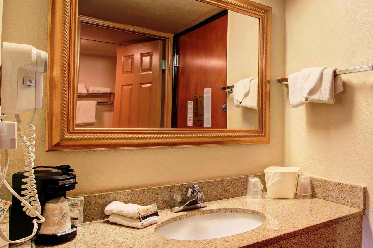 Red Roof Inn Atlanta - Six Flags Lodge West Экстерьер фото