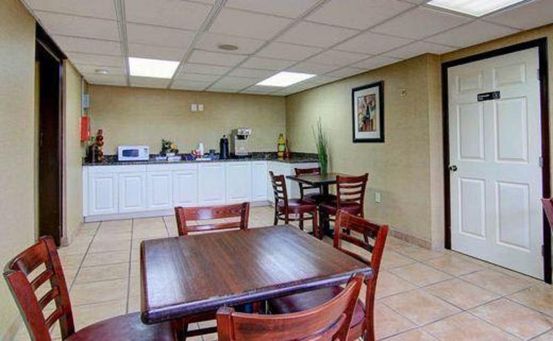Red Roof Inn Atlanta - Six Flags Lodge West Экстерьер фото